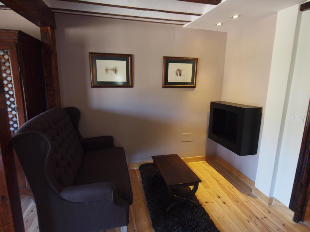 Los Ojos De La Mora Apartamentos Boutique Cuenca  Oda fotoğraf